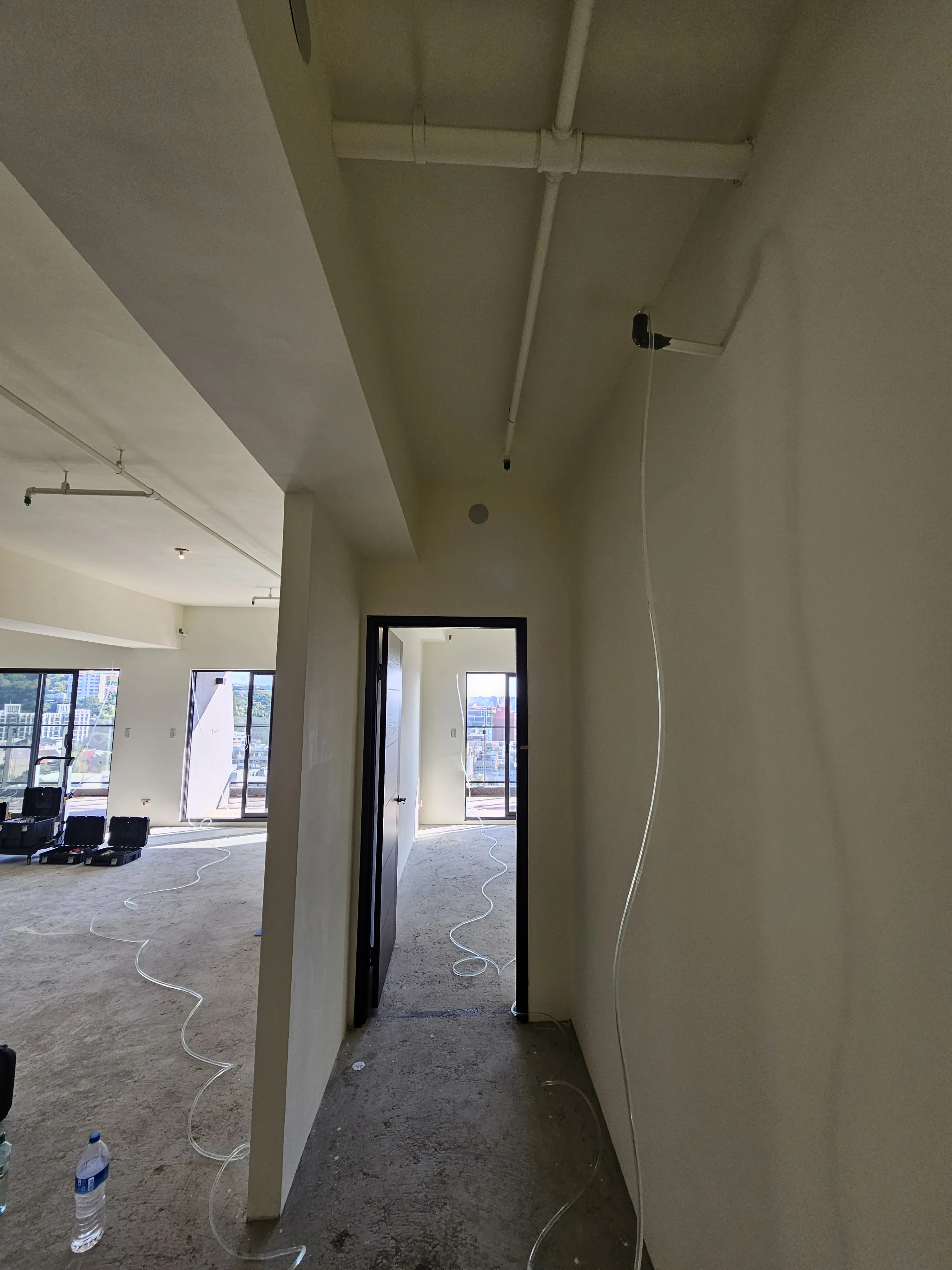 琢木室內裝修 彰化頂樓新成屋驗屋 冷氣排水孔注水測試排水暢通確認