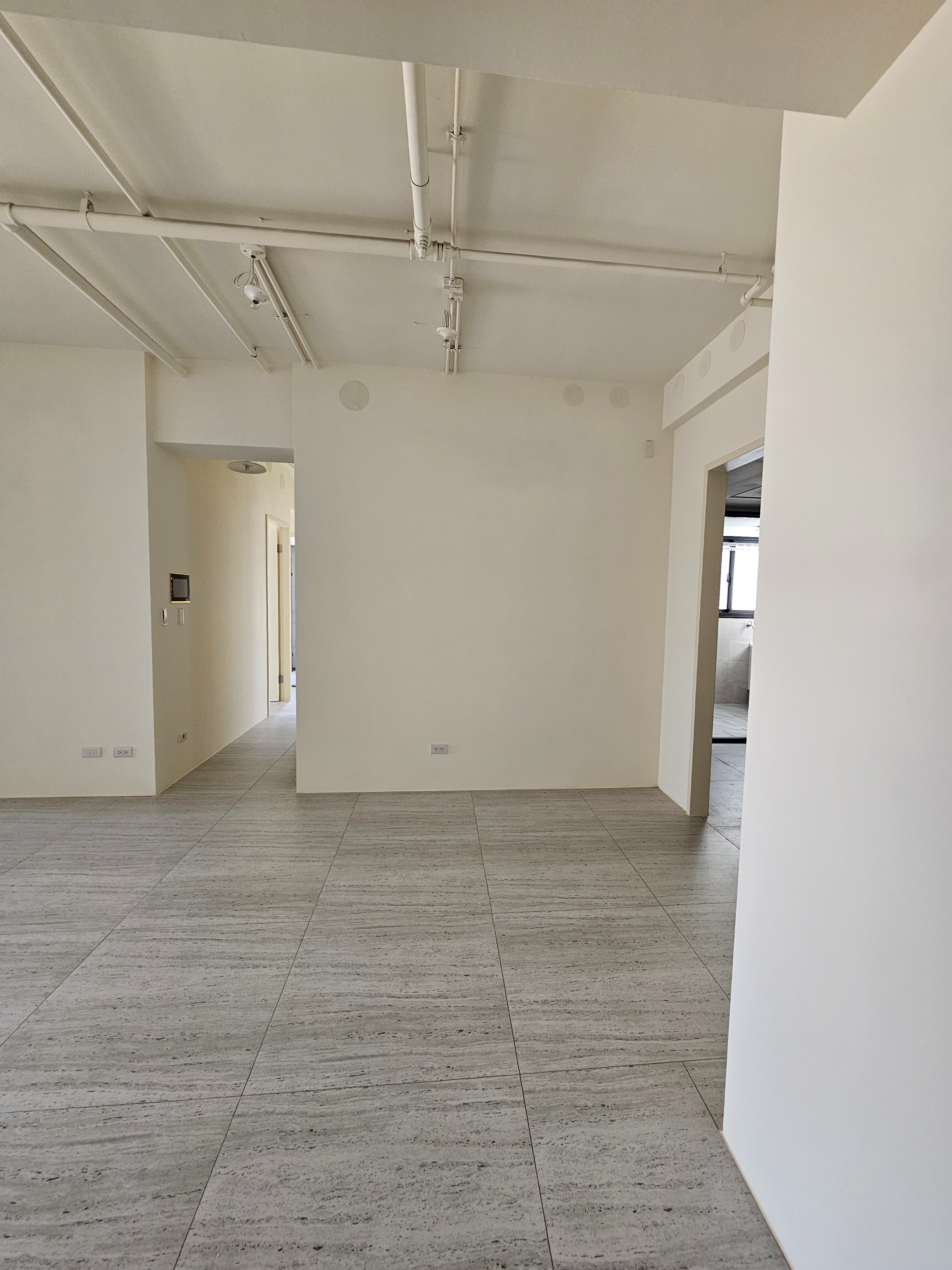 琢木室內裝修 30坪三房新成屋現況 玄關進門視角空屋紀錄 彰化台中室內設計