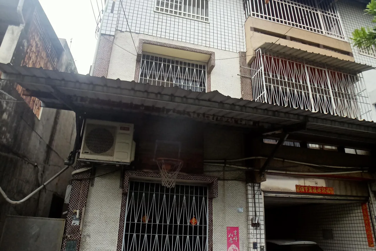 彰化北斗老透天 建築外觀 翻新前老舊街屋立面